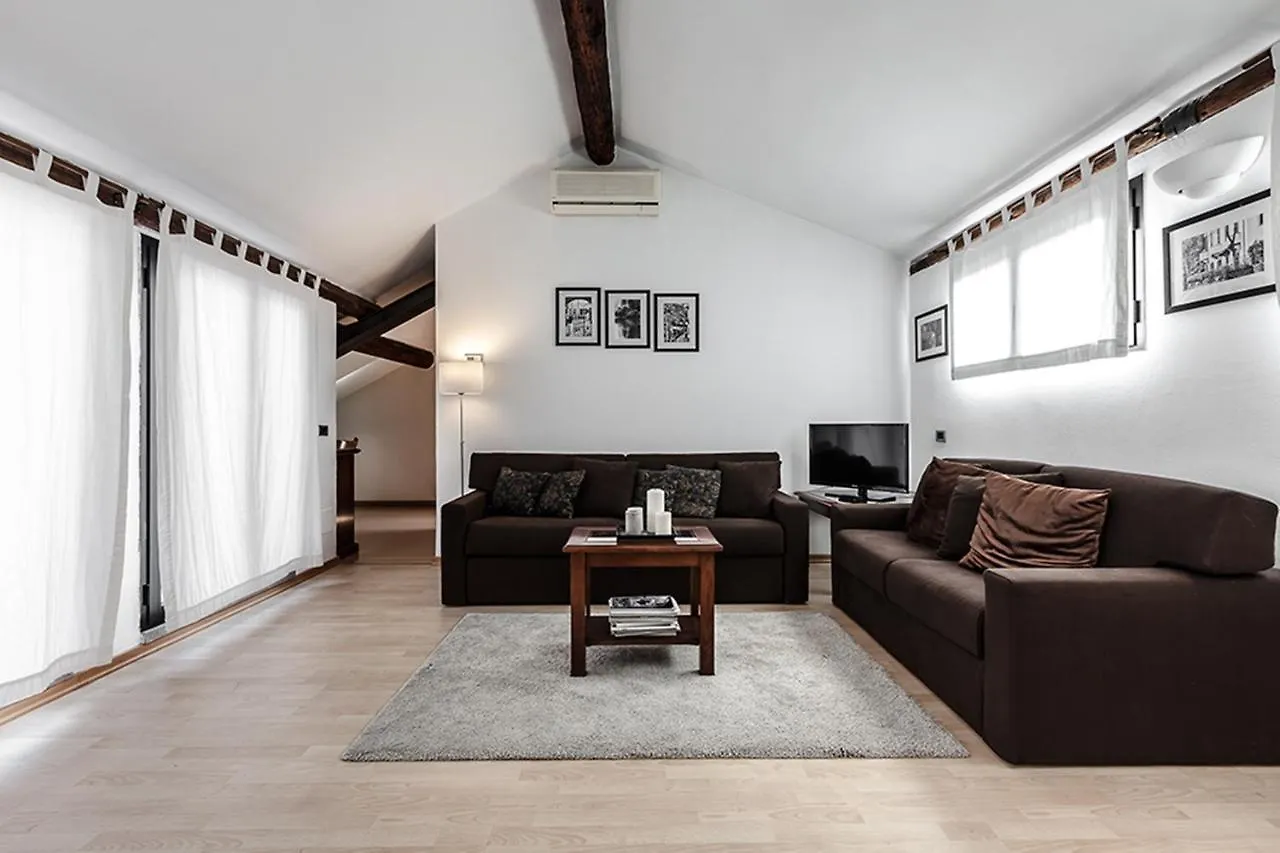 Milanrentals - Palazzi Apartment 0*, Milan Italy