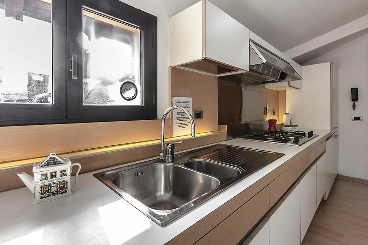 Milanrentals - Palazzi Apartment 0*, Milan Italy